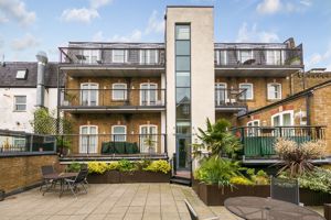 Hampton Court Mews- click for photo gallery